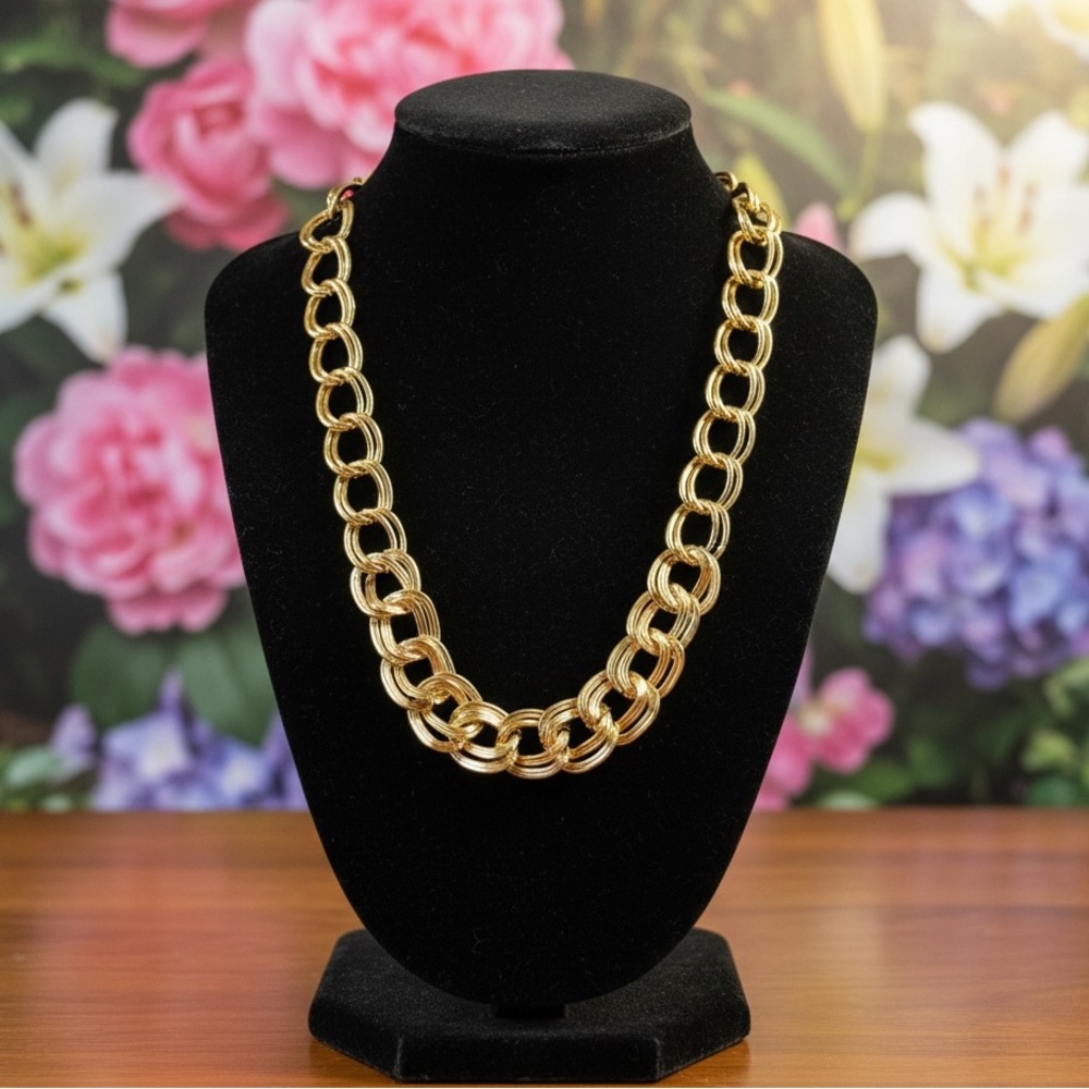 Elegant Gold Statement Chain Necklace